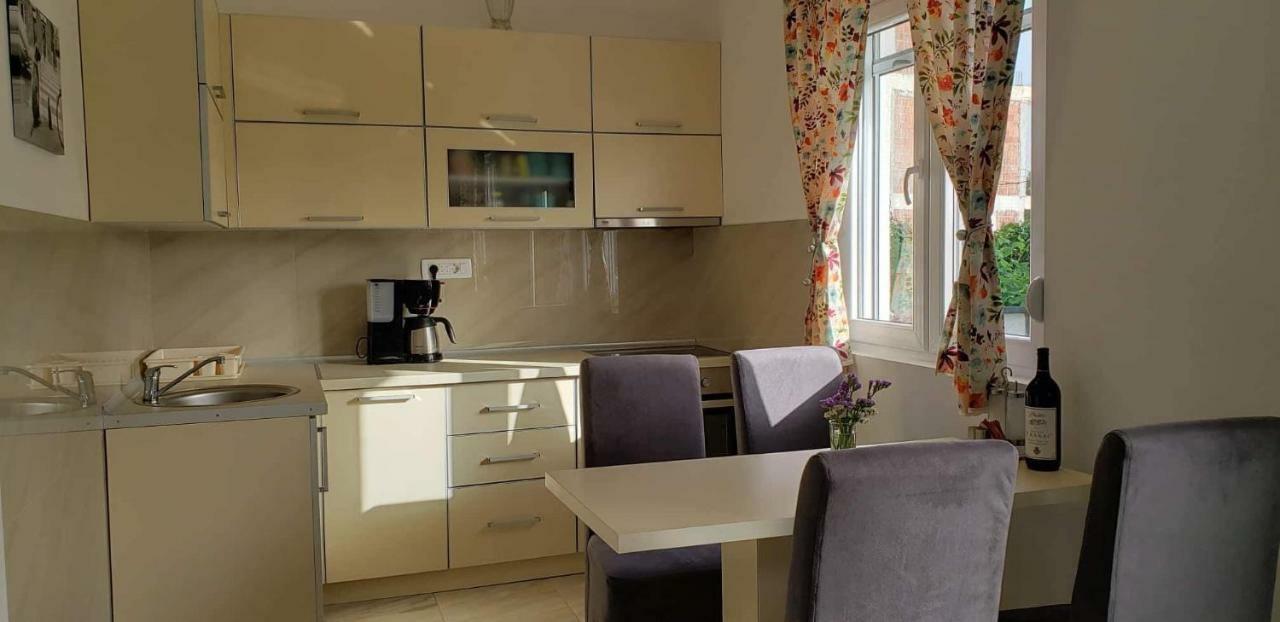 Apartmani Suncokreti - Sunflower Apartments بار المظهر الخارجي الصورة